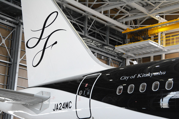 安心の日本製 いまだけ ポイント最大15倍 送料 組立 設置が無料 ｆｒ ｄａ６ｓｆｂ ｂｋ フリーボ 下置脚付 小物ロッカー３列２段 ブラック 豊國工業株式会社kaf 土曜日にも配送可 日祝除く 個人様 法人様お届け可能 お買い得商品